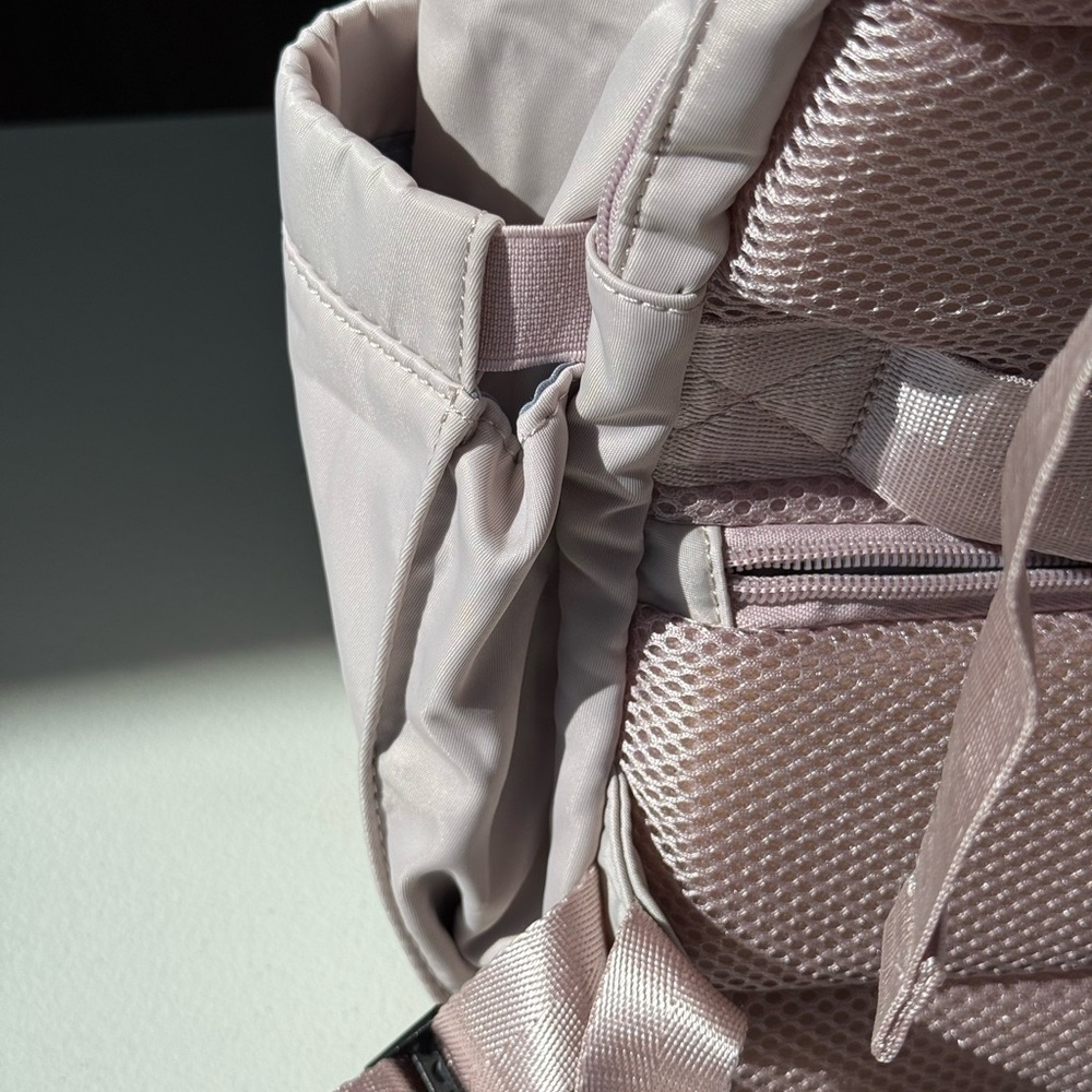 Beautiful Pink Travel Backpack with laptop compartment***NOT BEIS** - Picture 13 of 14